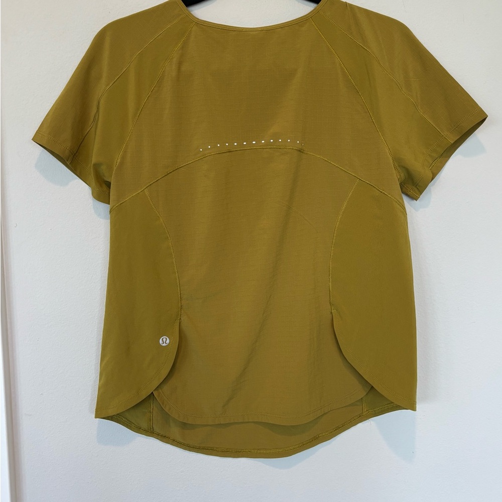 lululemon athletica Short Sleeve Performance Tee in Olive 183 - Picture 2 of 4